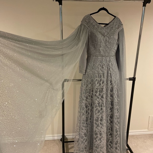 Luxury Princess dress, suitable for engagement, silver gray , size 42, worn once - Picture 8 of 9